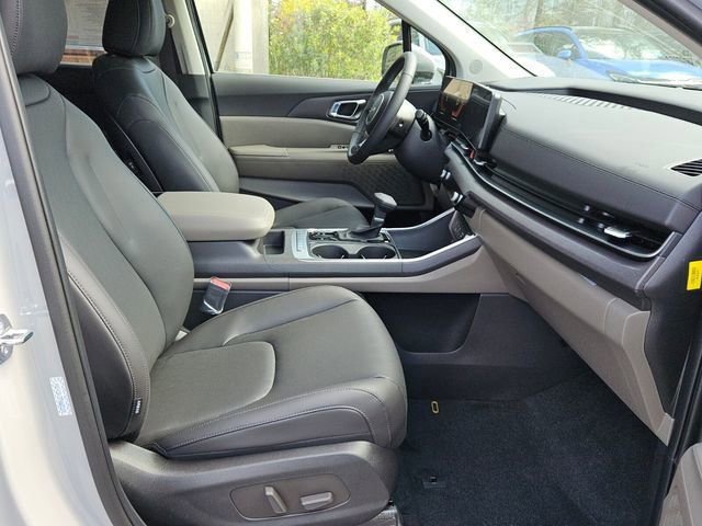New 2026 Kia Carnival EX FWD image 18