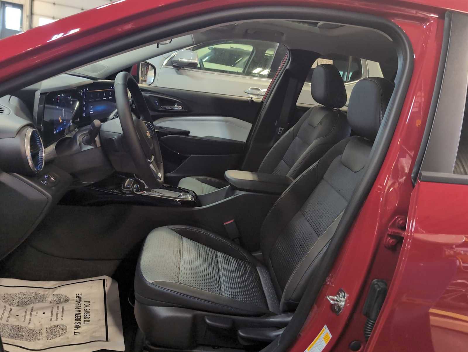New 2026 Chevrolet Trax LT w/ Sunroof Package FWD image 19