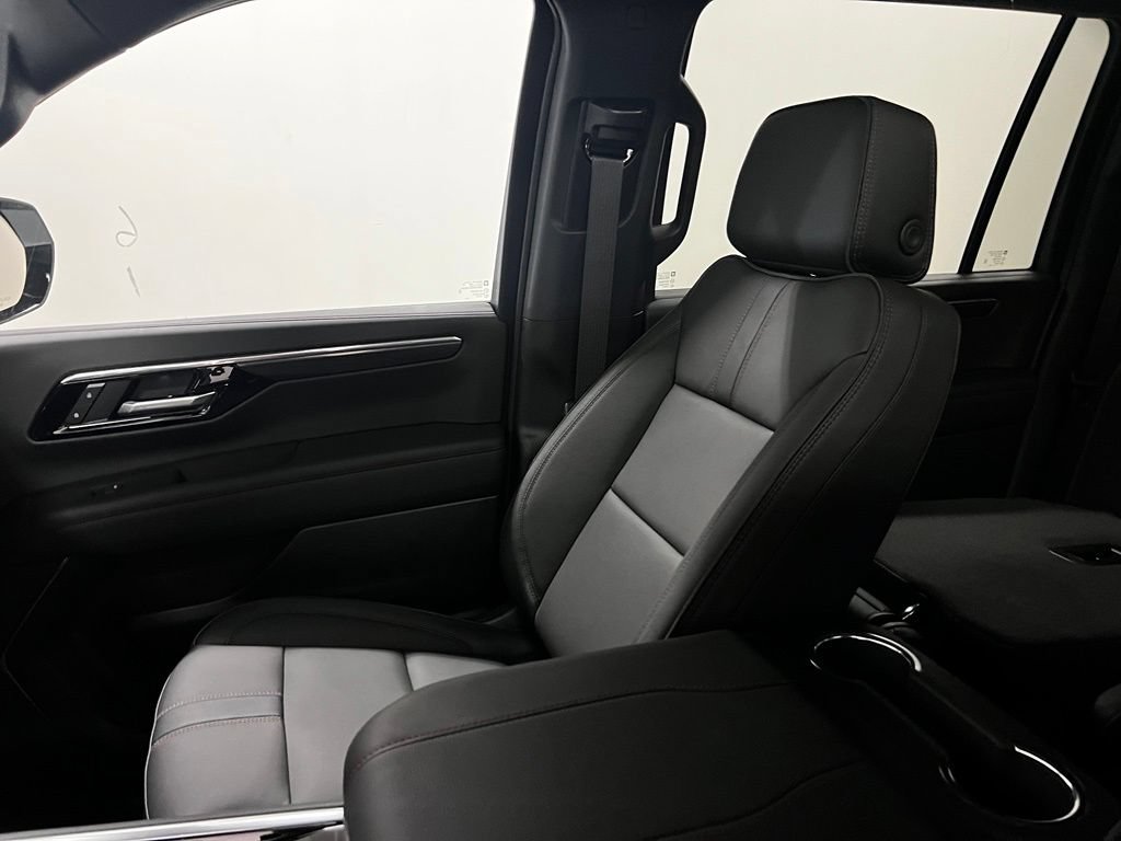 New 2026 Chevrolet Suburban RST w/ Comfort Package AWD/4WD image 24