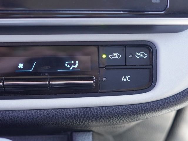 Used 2017 Toyota Corolla LE FWD image 27