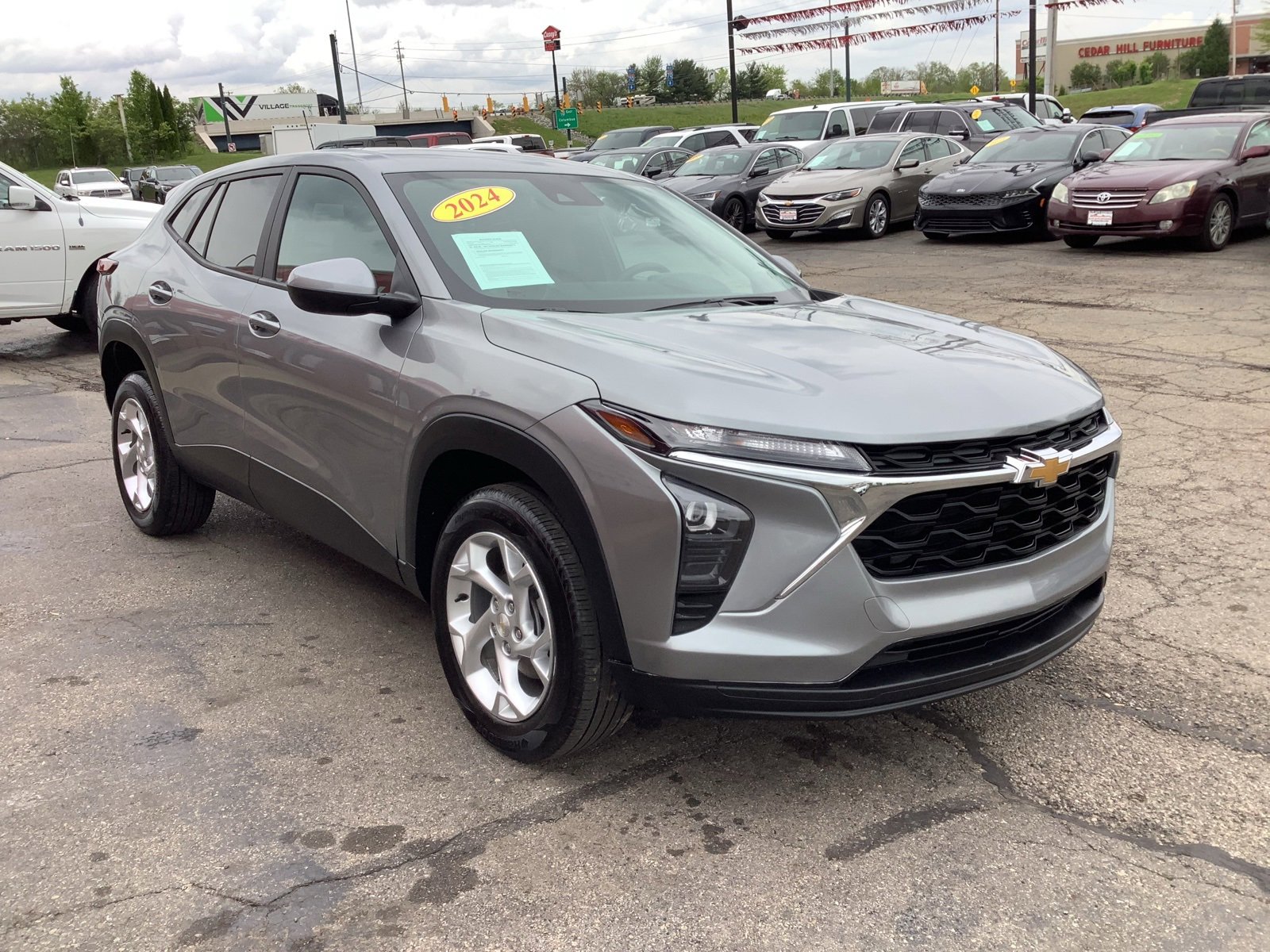 Used 2024 Chevrolet Trax LS w/ LS Convenience Package image 3