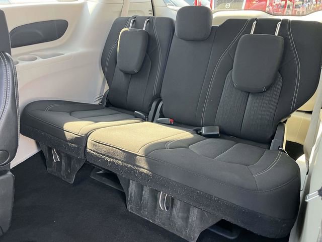 Used 2023 Chrysler Voyager LX FWD image 16