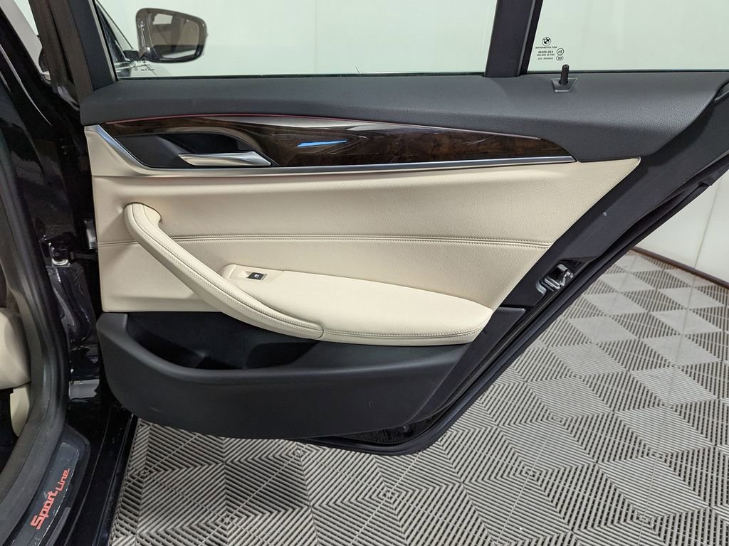 Used 2017 BMW 530i xDrive image 39