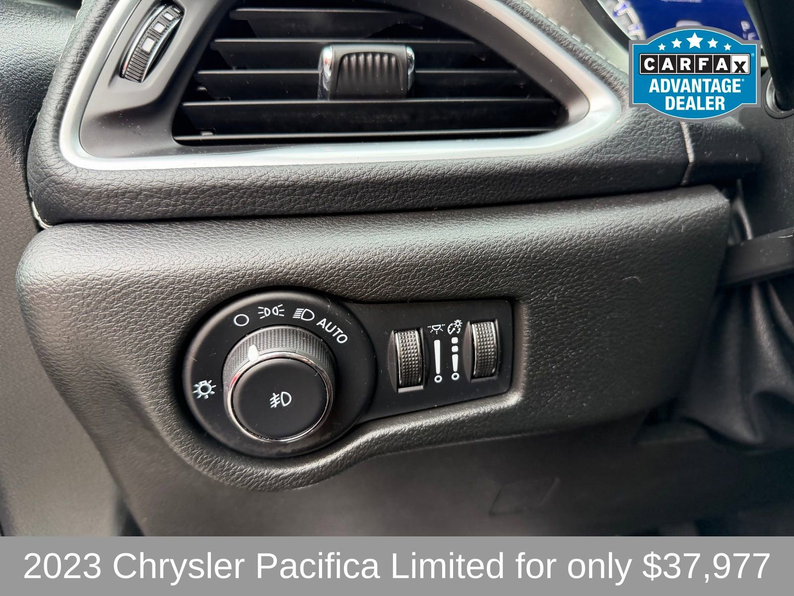 Used 2023 Chrysler Pacifica Limited w/ S Appearance Package image 20