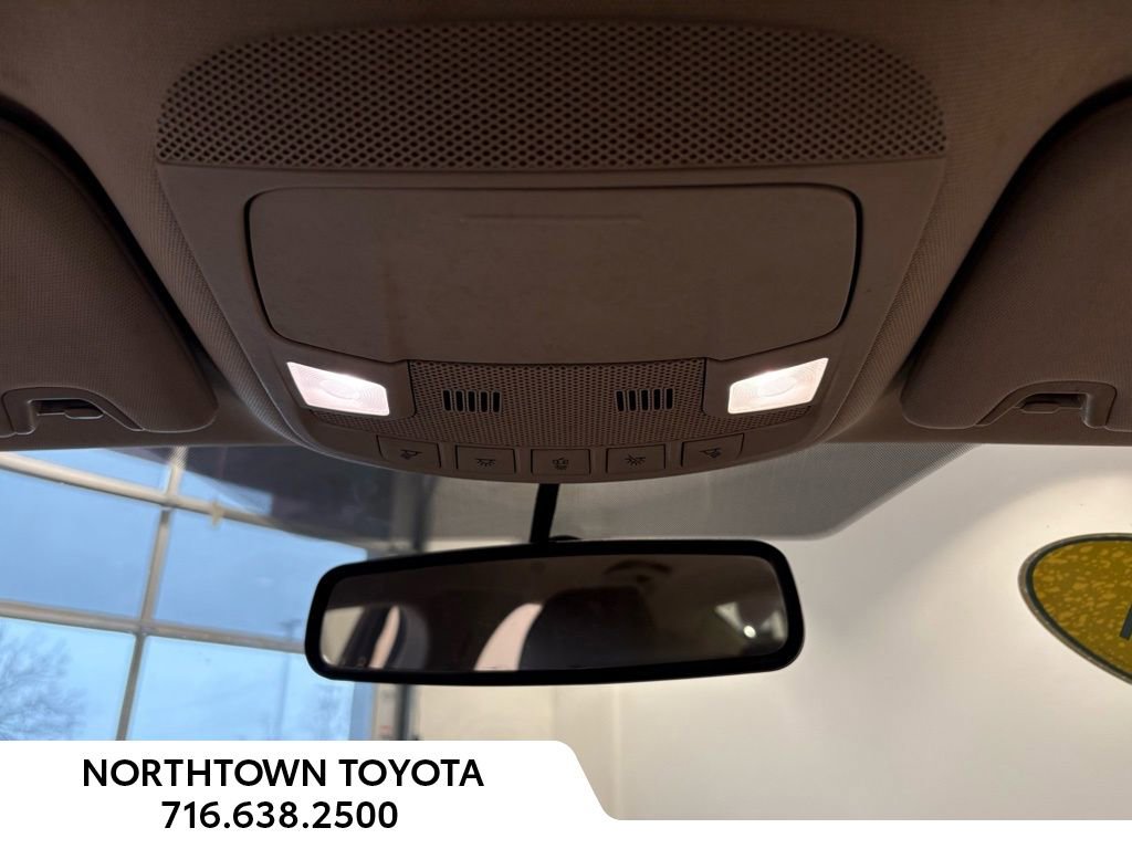 Used 2017 Ford Fusion SE FWD image 16