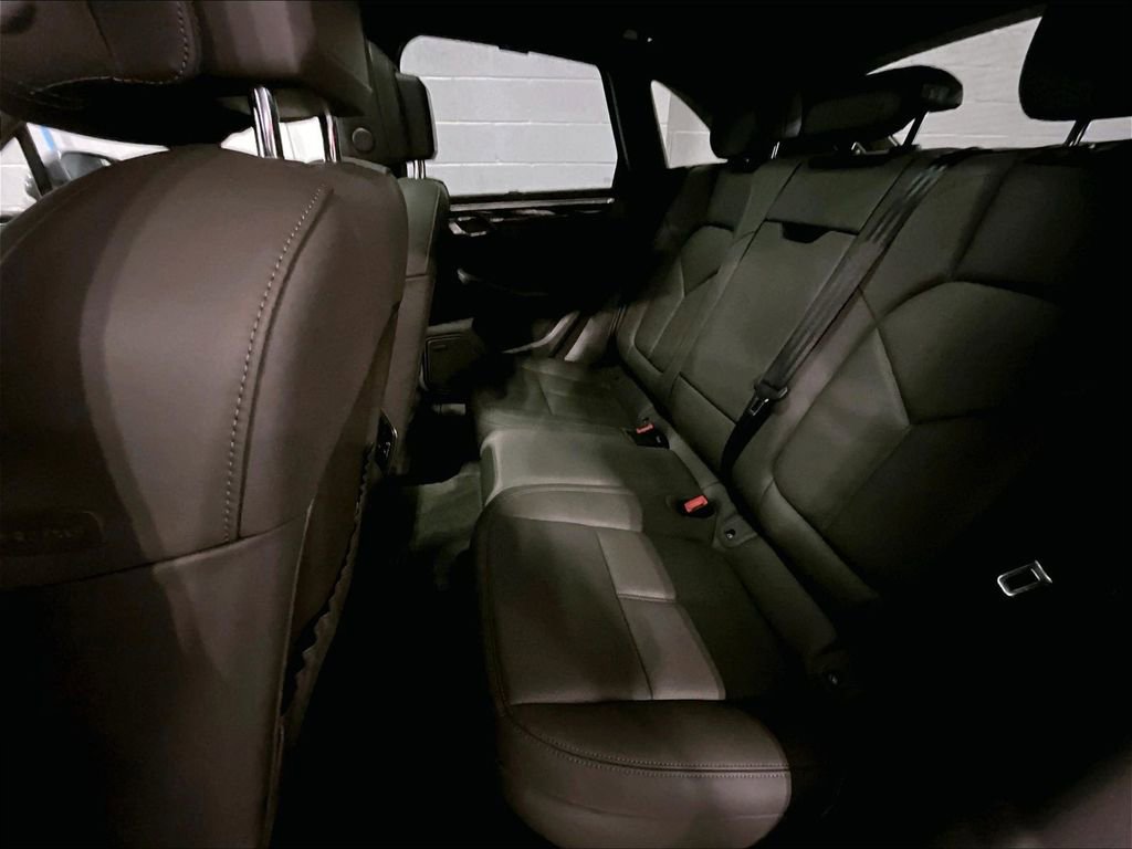 Certified 2024 Porsche Macan image 22