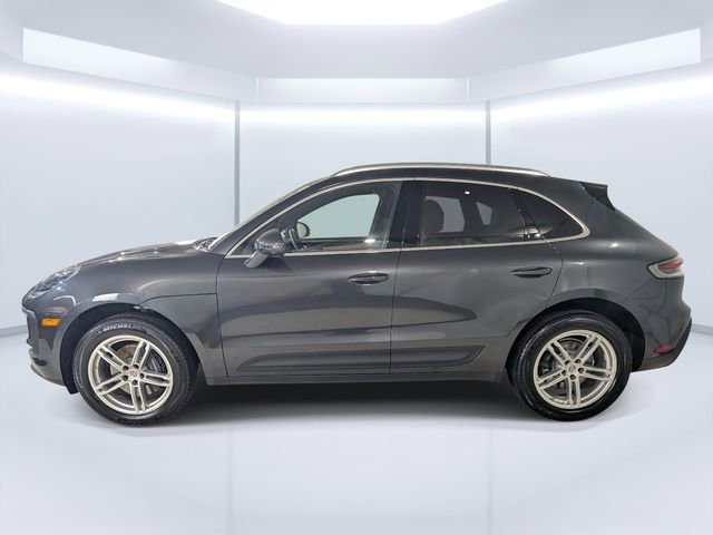 Certified 2025 Porsche Macan image 2