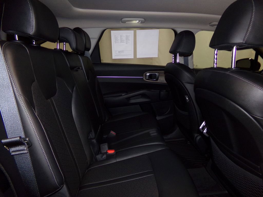 Used 2023 Kia Sorento S w/ Panoramic Sunroof Package image 10