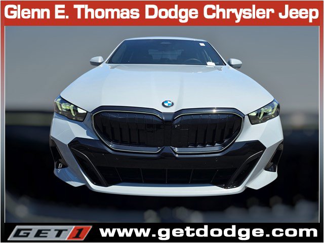 Used 2025 BMW 530i w/ M Sport Package RWD image 2