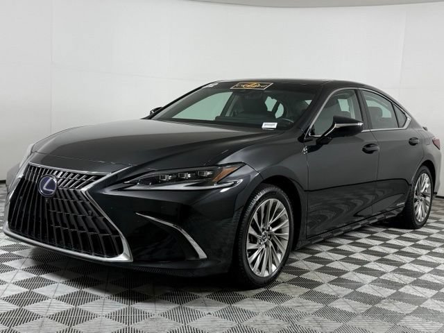 Certified 2022 Lexus ES 300h Ultra Luxury w/ Accessory Package 2 FWD image 2
