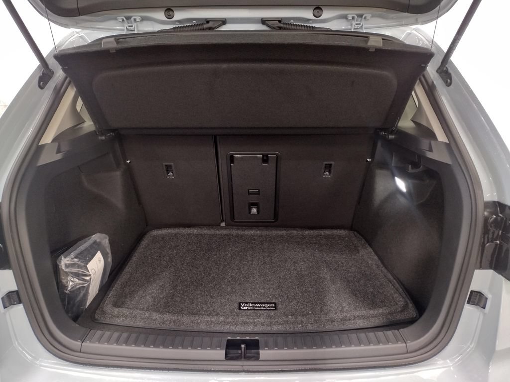 New 2026 Volkswagen Taos SEL AWD/4WD image 17