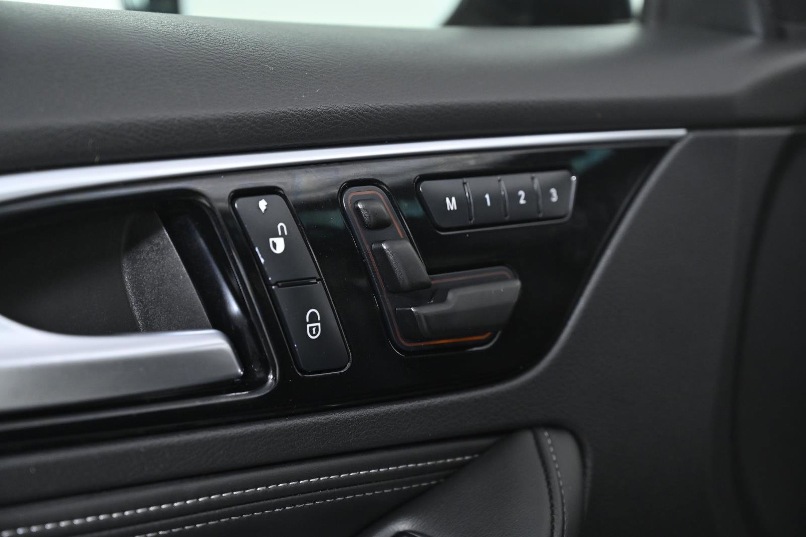 Used 2019 INFINITI QX30 Premium w/ Navigation Package image 20