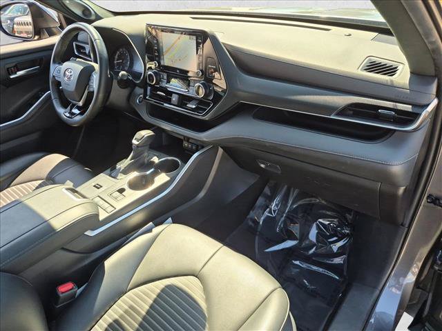 Used 2021 Toyota Highlander XSE FWD image 23