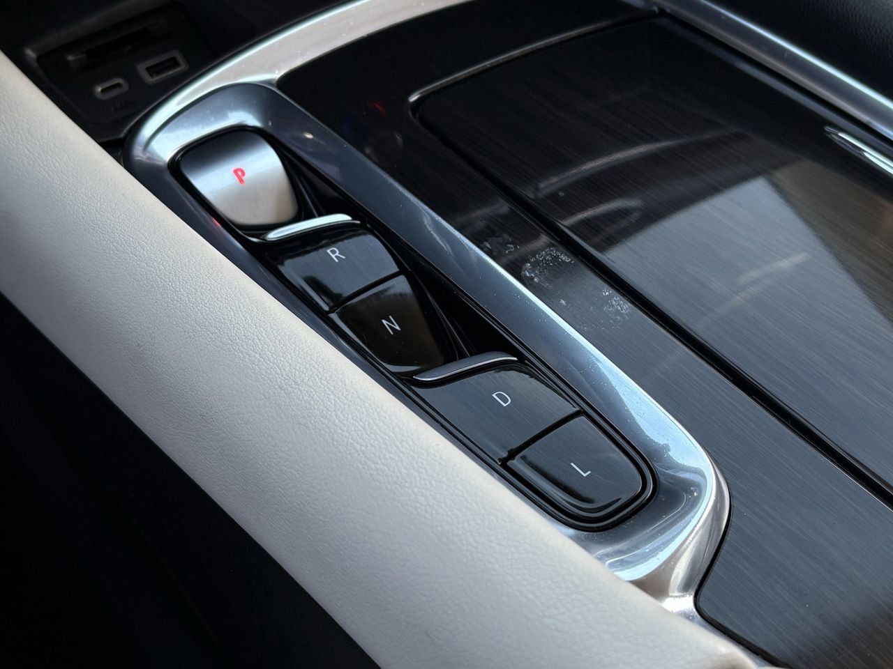 Used 2023 Buick Enclave Essence w/ Sport Touring Edition image 19