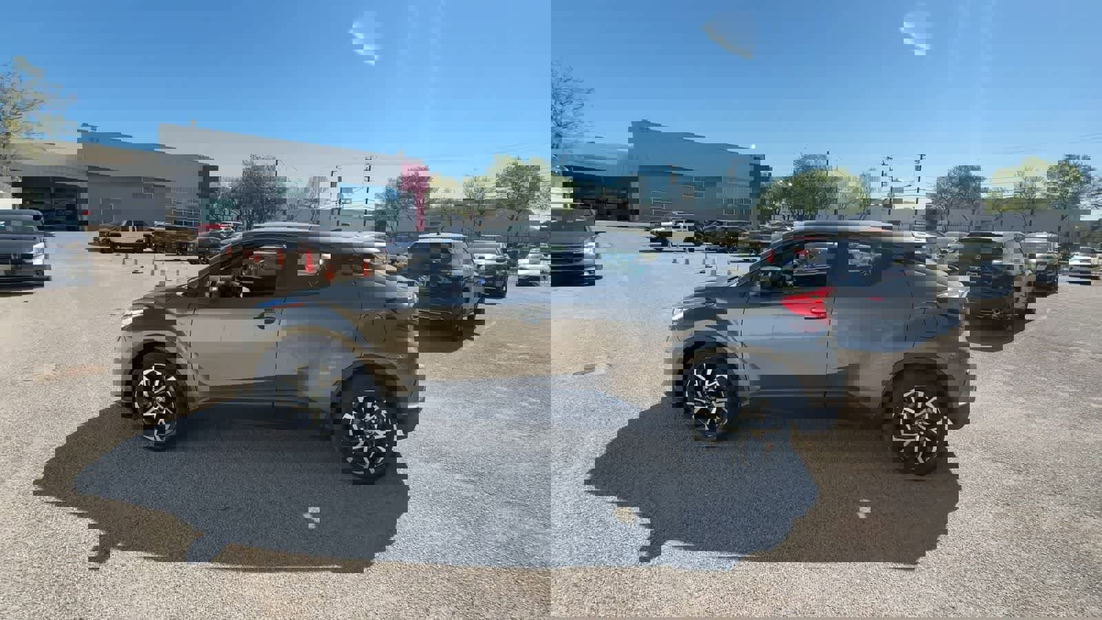 Used 2021 Toyota C-HR XLE image 5