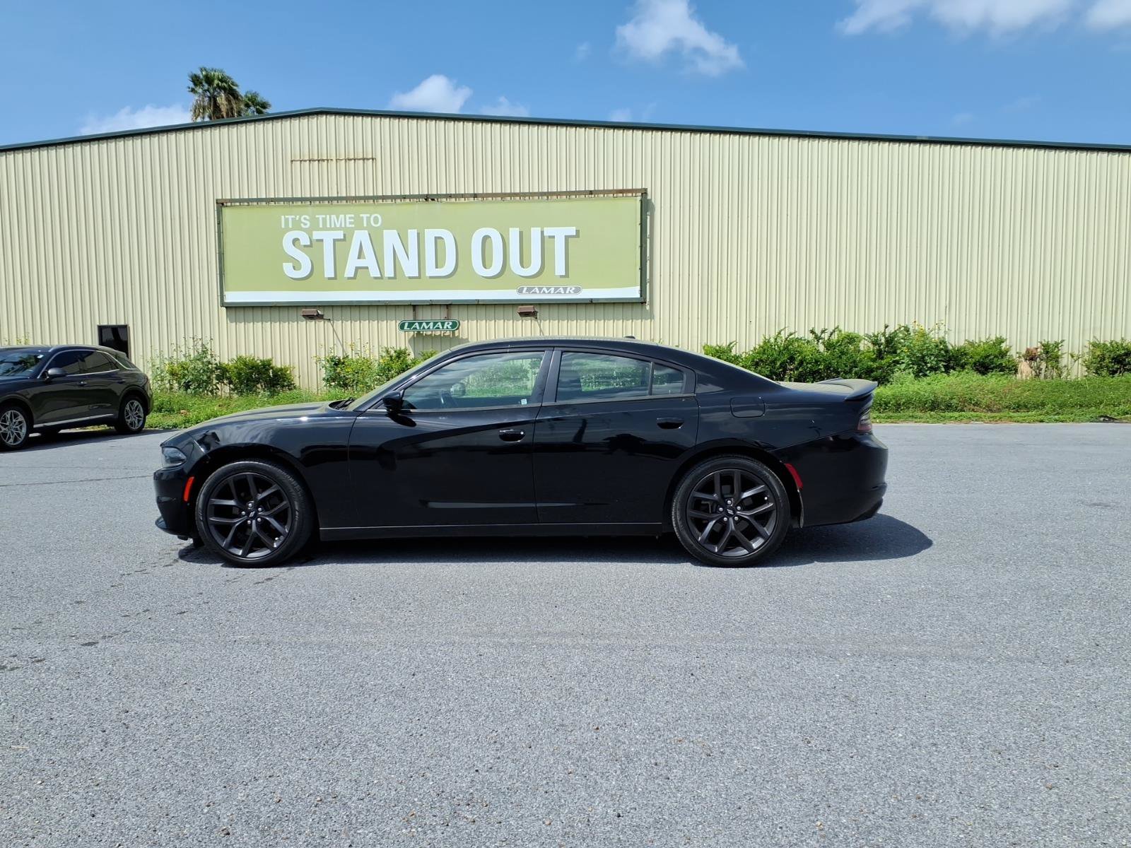 Used 2019 Dodge Charger SXT w/ Blacktop Package RWD image 5