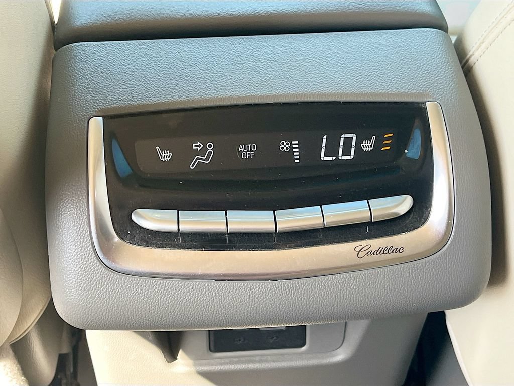 Used 2025 Cadillac XT6 Premium Luxury FWD image 27