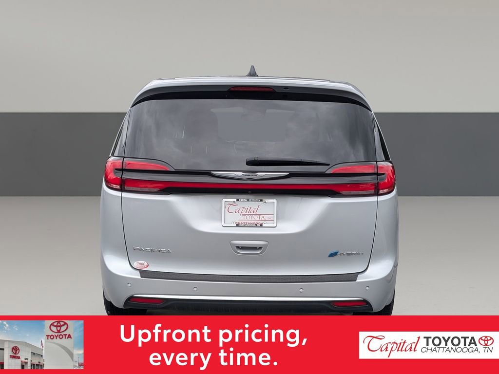 Used 2024 Chrysler Pacifica Select image 6