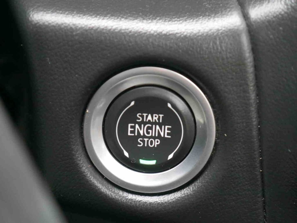 Used 2024 GMC Yukon XL AT4 w/ Technology Package AWD/4WD image 35