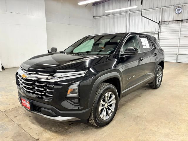 Used 2026 Chevrolet Equinox LT AWD/4WD image 3