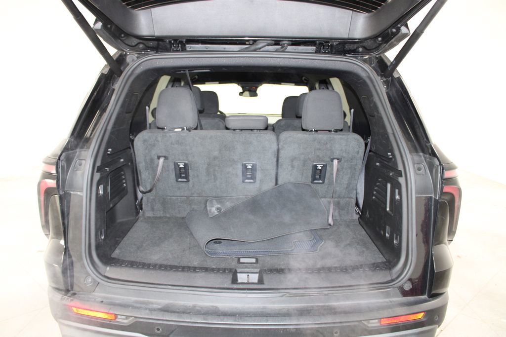 Used 2024 Chevrolet Traverse LT image 13