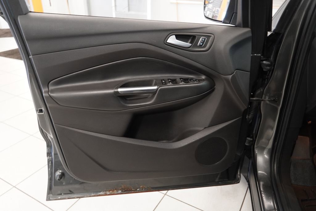 Used 2018 Ford Escape SEL image 18