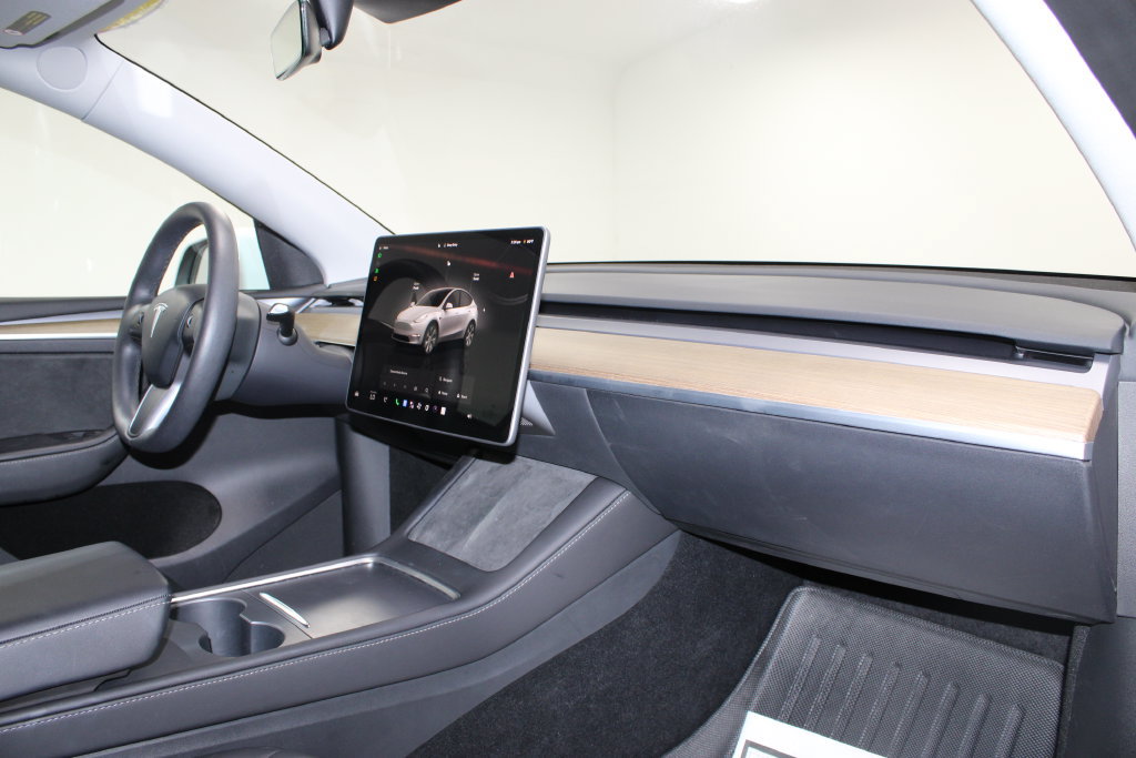 Used 2023 Tesla Model Y Long Range AWD/4WD image 24