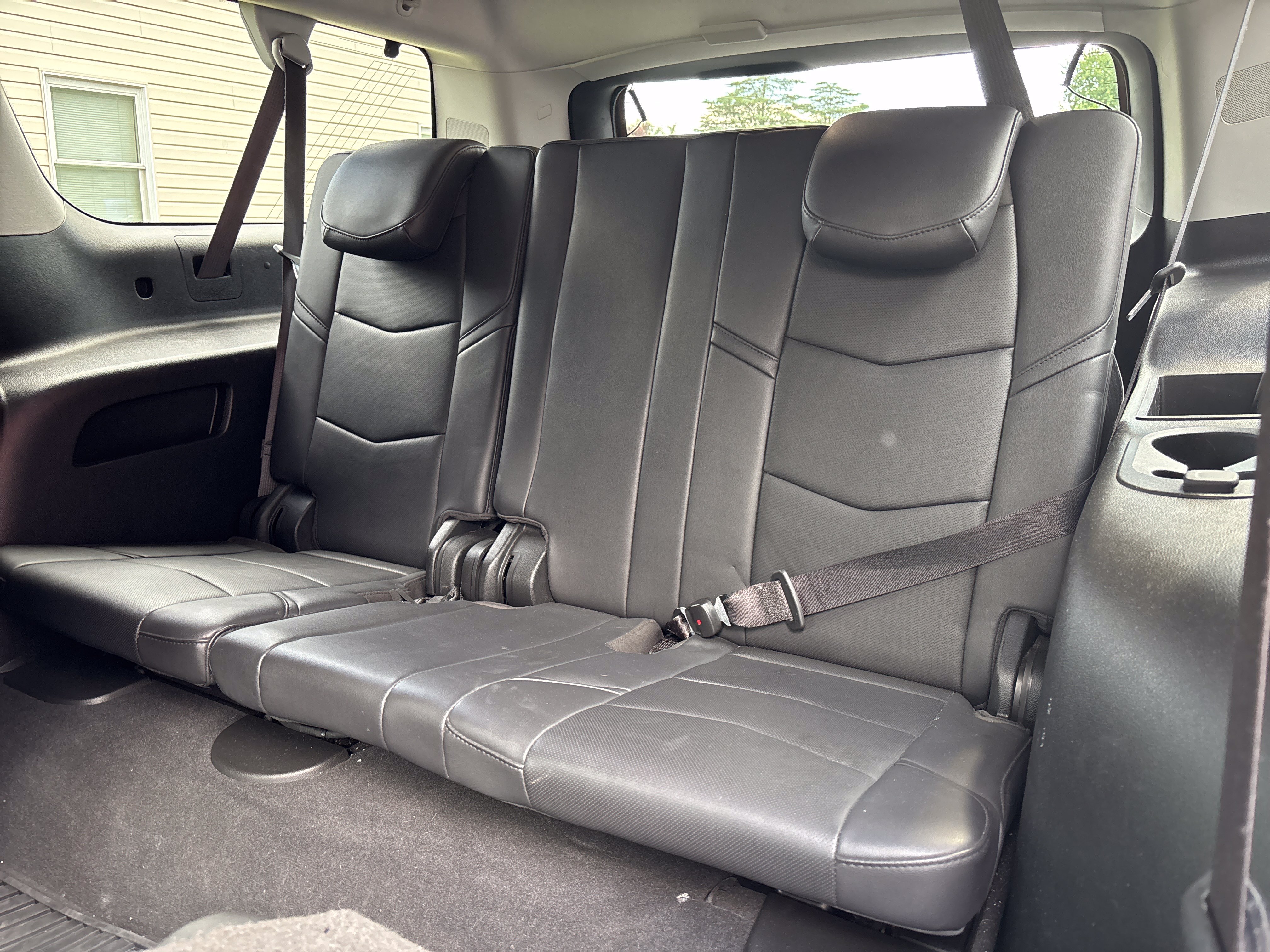 Used 2019 Cadillac Escalade ESV Luxury w/ Escalade Sport Edition AWD/4WD image 15