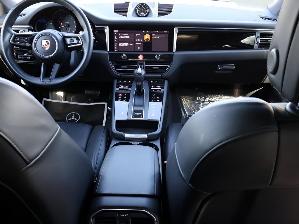 Used 2025 Porsche Macan image 14