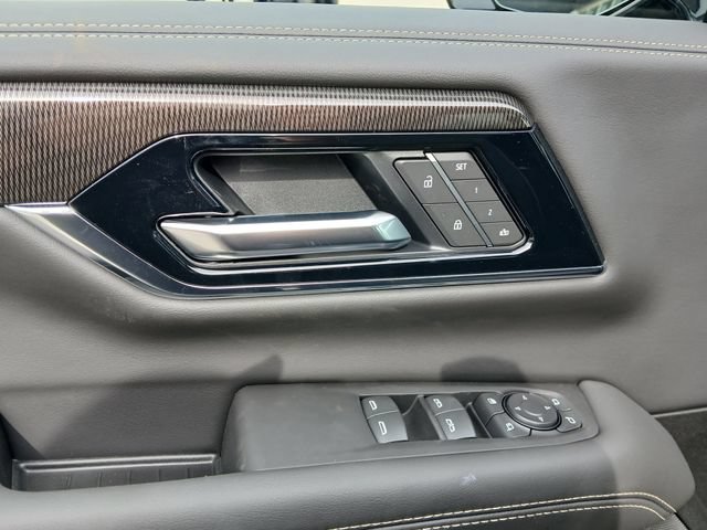 New 2026 GMC Yukon XL Elevation w/ Elevation Premium Package AWD/4WD image 17