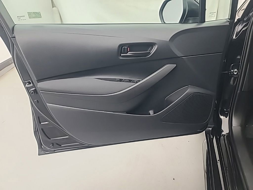 Used 2025 Toyota Corolla LE image 23