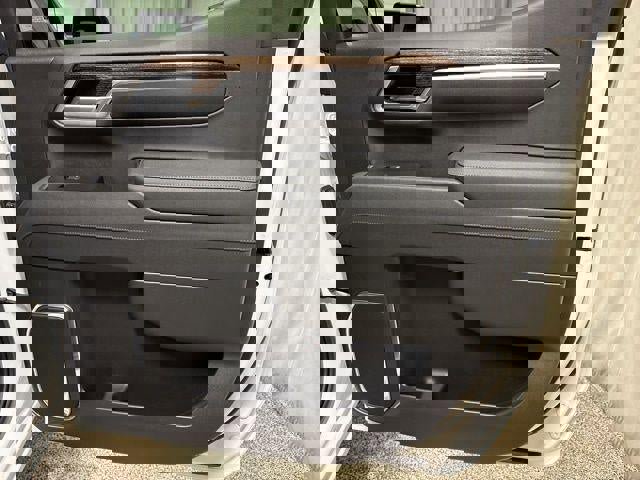 Used 2025 GMC Sierra 1500 Elevation image 25