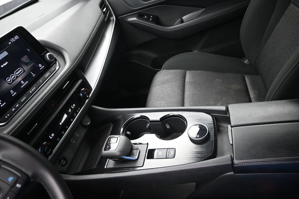Used 2025 Nissan Rogue SV AWD/4WD image 19