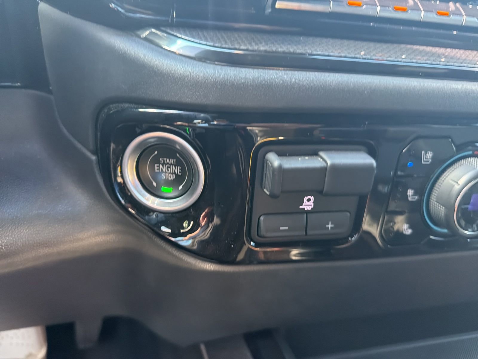 Used 2022 Chevrolet Silverado 1500 ZR2 w/ Technology Package AWD/4WD image 17