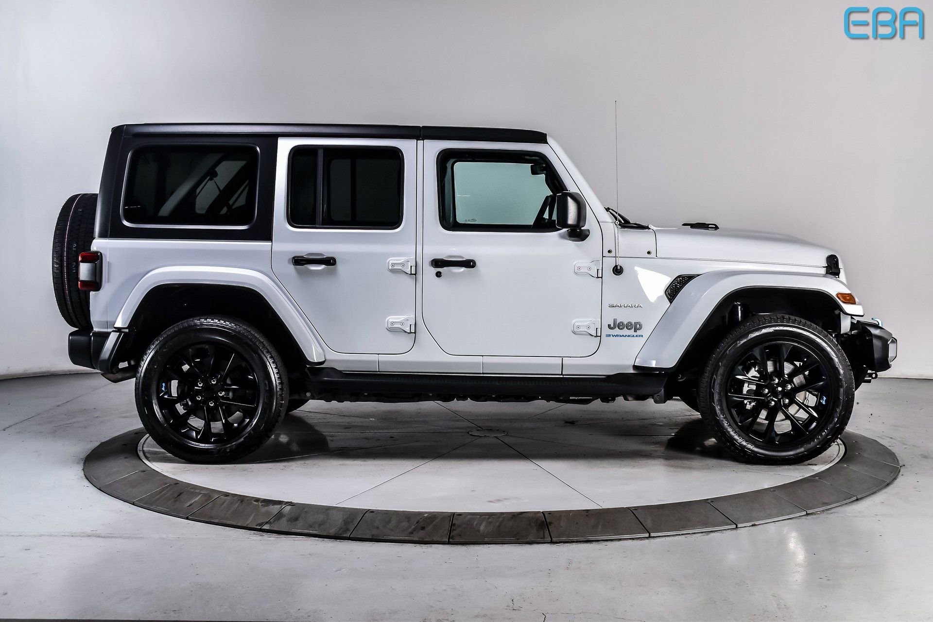 Used 2023 Jeep Wrangler Unlimited Sahara w/ Cold Weather Group image 7