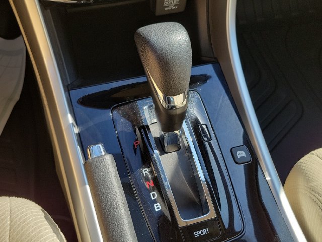 Used 2017 Honda Accord Hybrid Sedan image 29