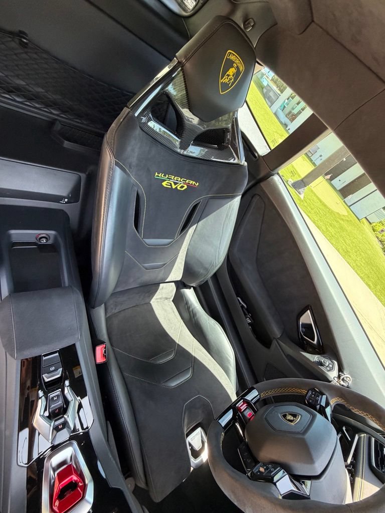 Used 2021 Lamborghini Huracan EVO RWD image 9