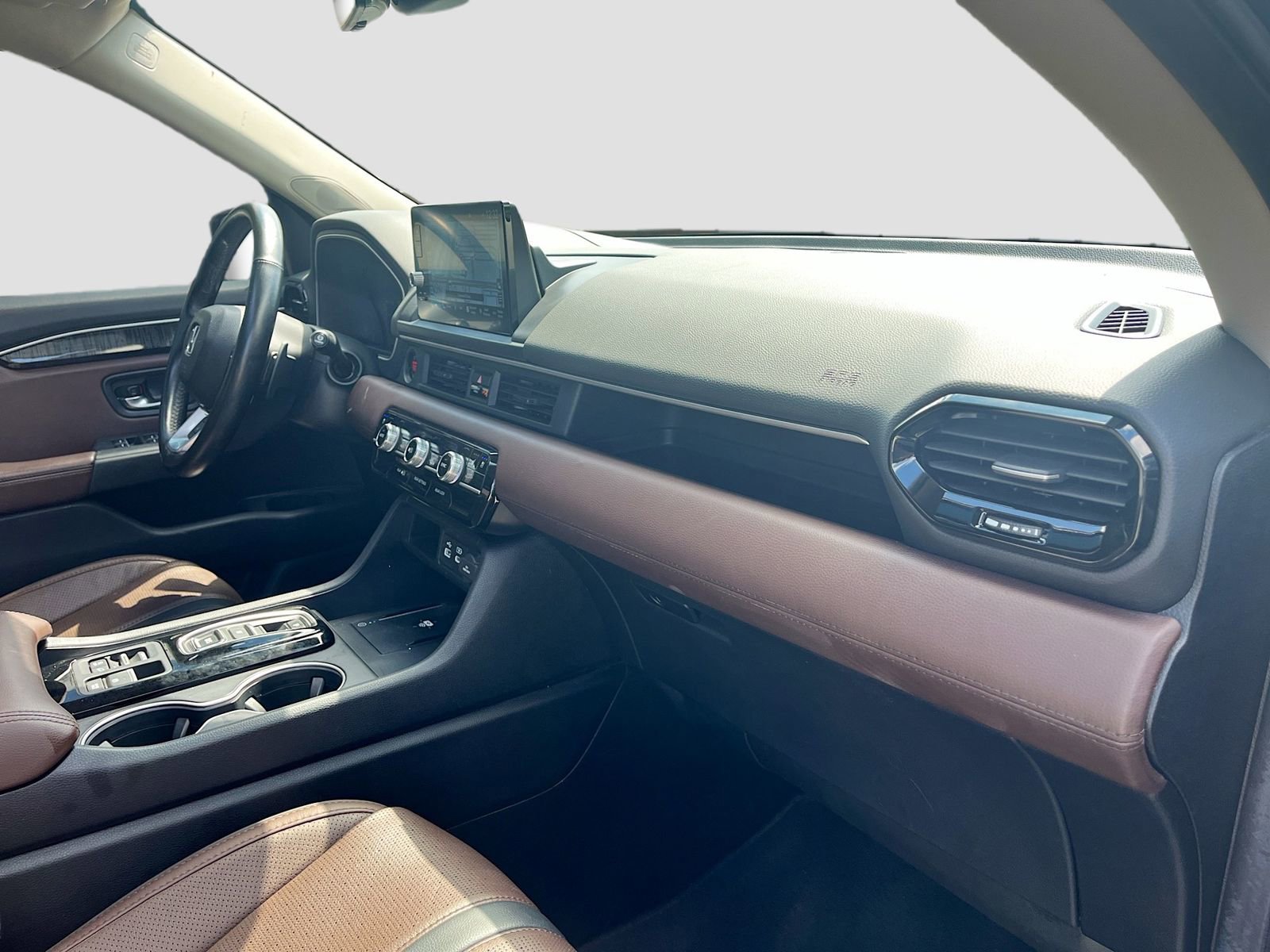 Used 2025 Honda Pilot Elite image 32