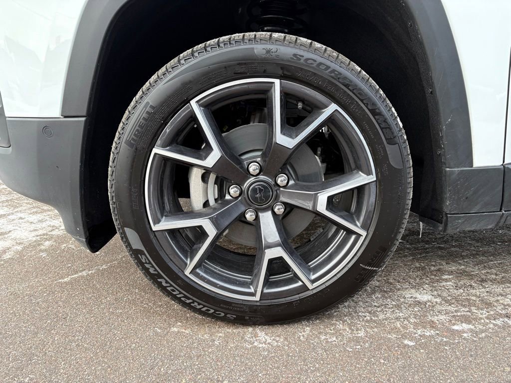 New 2026 Jeep Cherokee Overland w/ Trailer Tow Group image 8