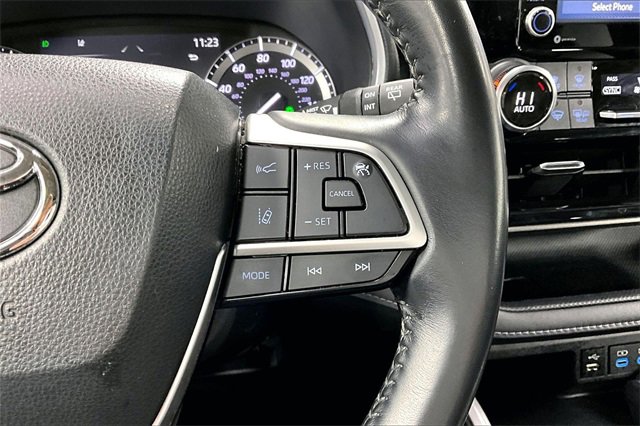 Used 2022 Toyota Highlander XLE image 14
