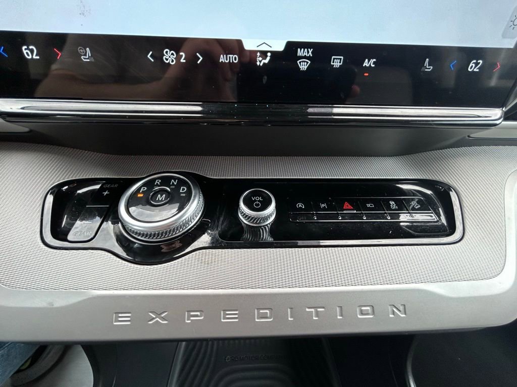 Used 2025 Ford Expedition Active image 20