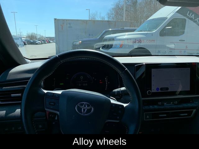 Used 2025 Toyota Camry SE image 16