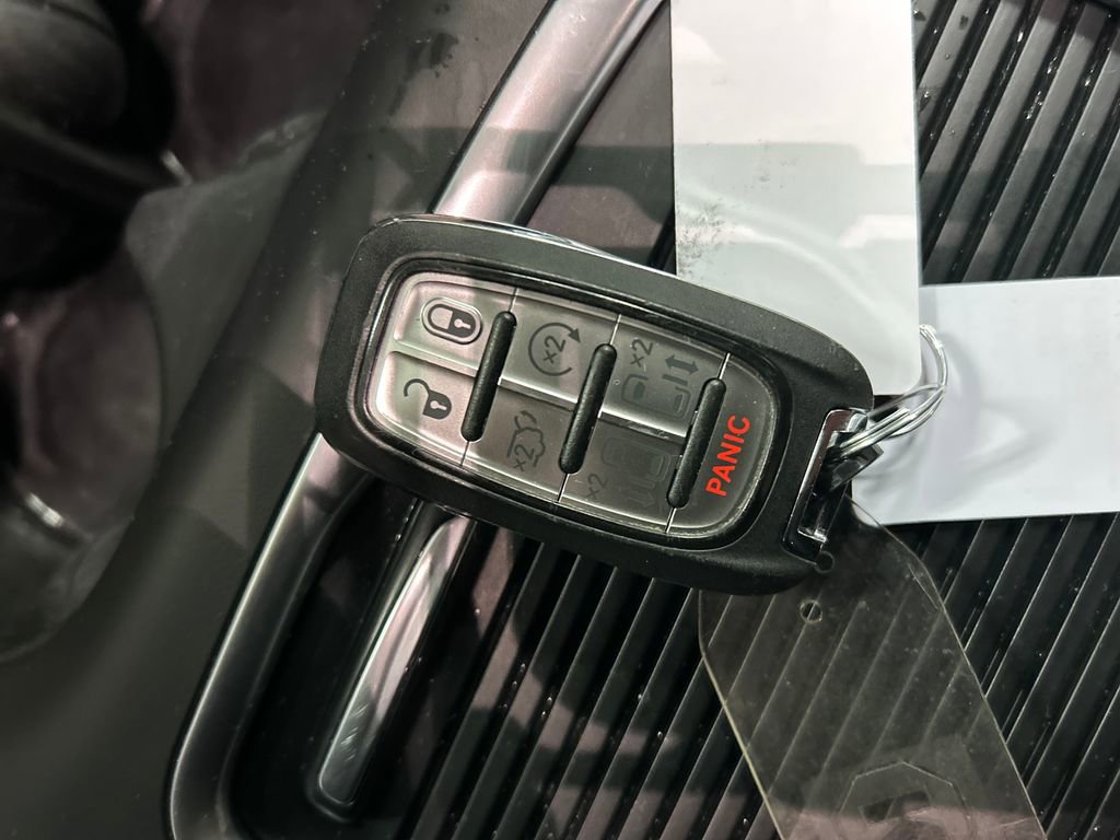 Used 2024 Chrysler Pacifica Touring-L FWD image 22