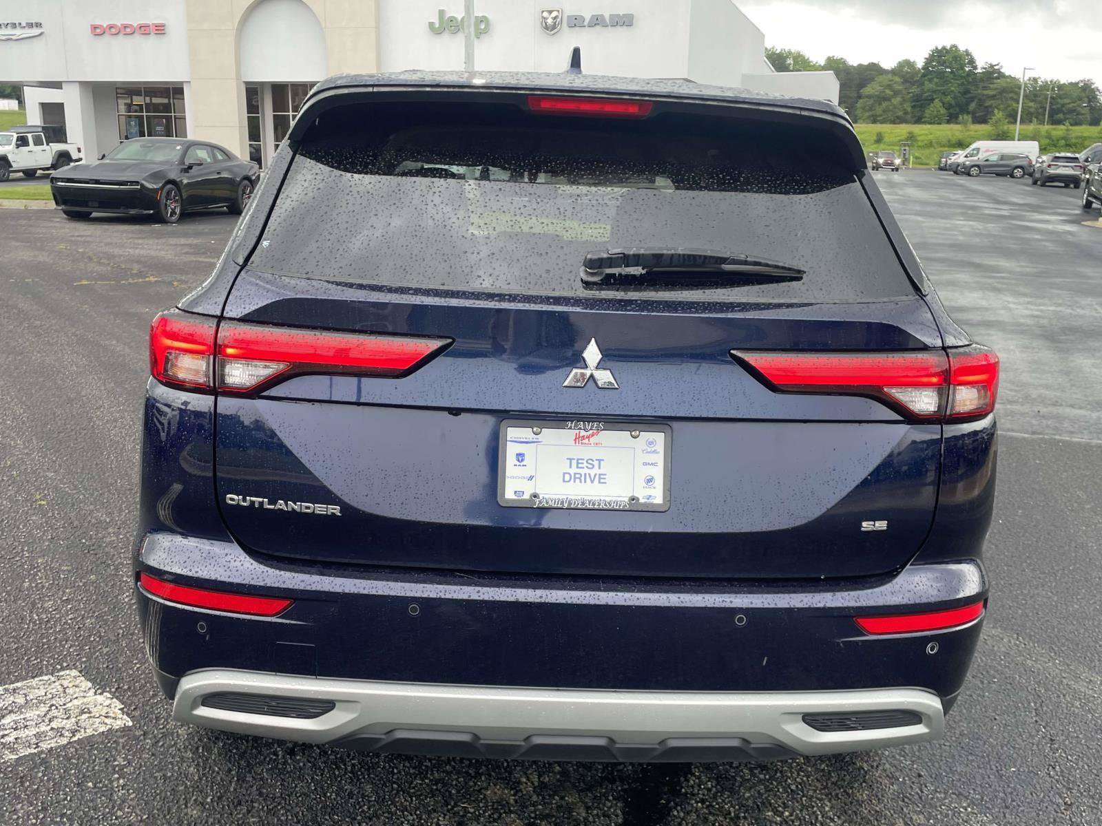 Used 2024 Mitsubishi Outlander SE AWD/4WD image 18