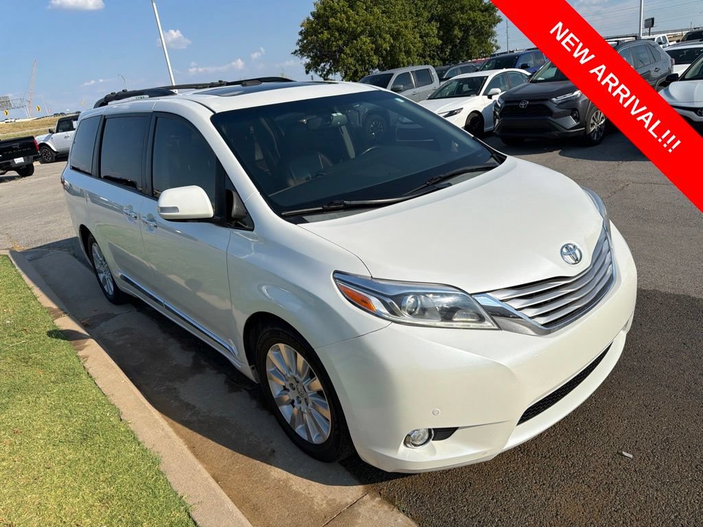 Used 2015 Toyota Sienna Limited FWD image 3