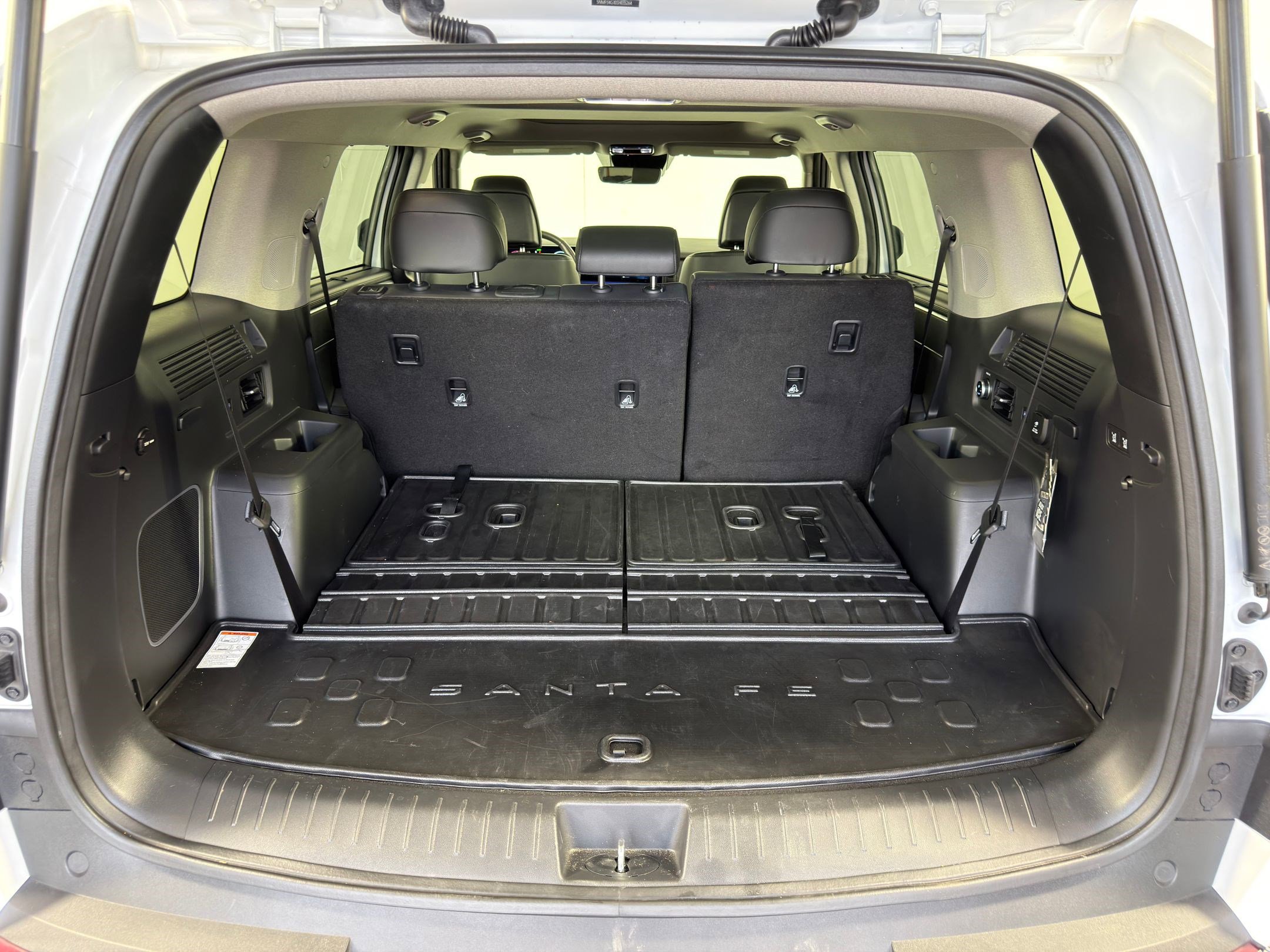 Used 2025 Hyundai Santa Fe Limited image 30