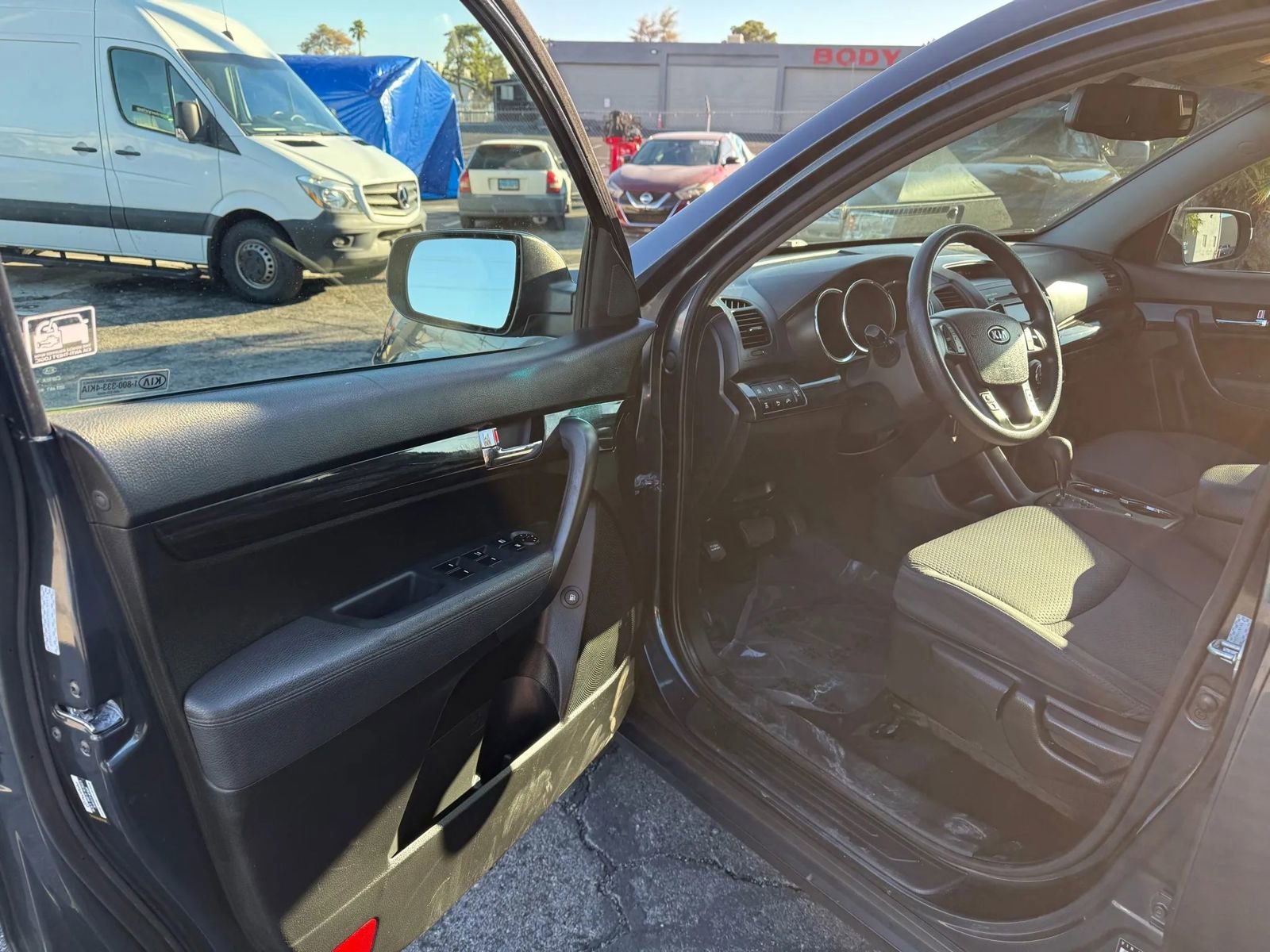 Used 2011 Kia Sorento LX w/ Convenience Pkg image 9