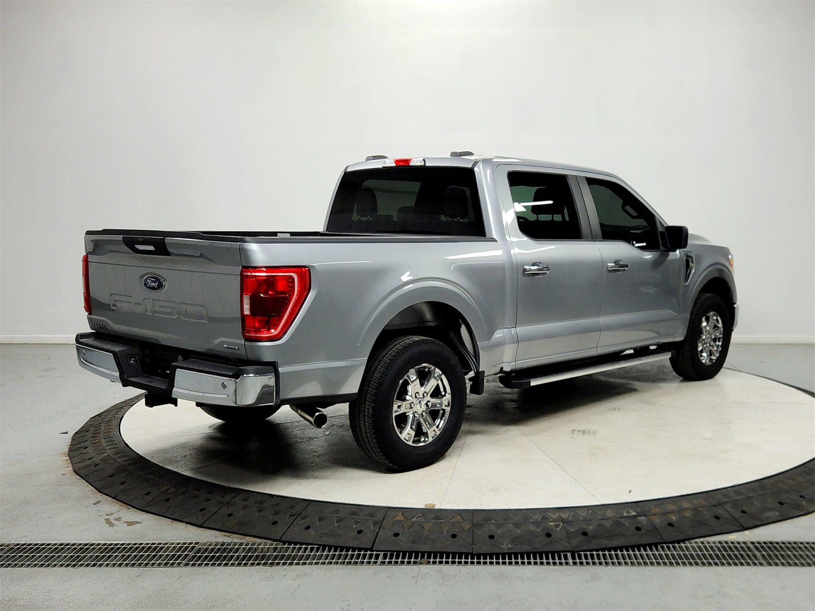 Used 2023 Ford F150 XLT w/ XTR Package image 7