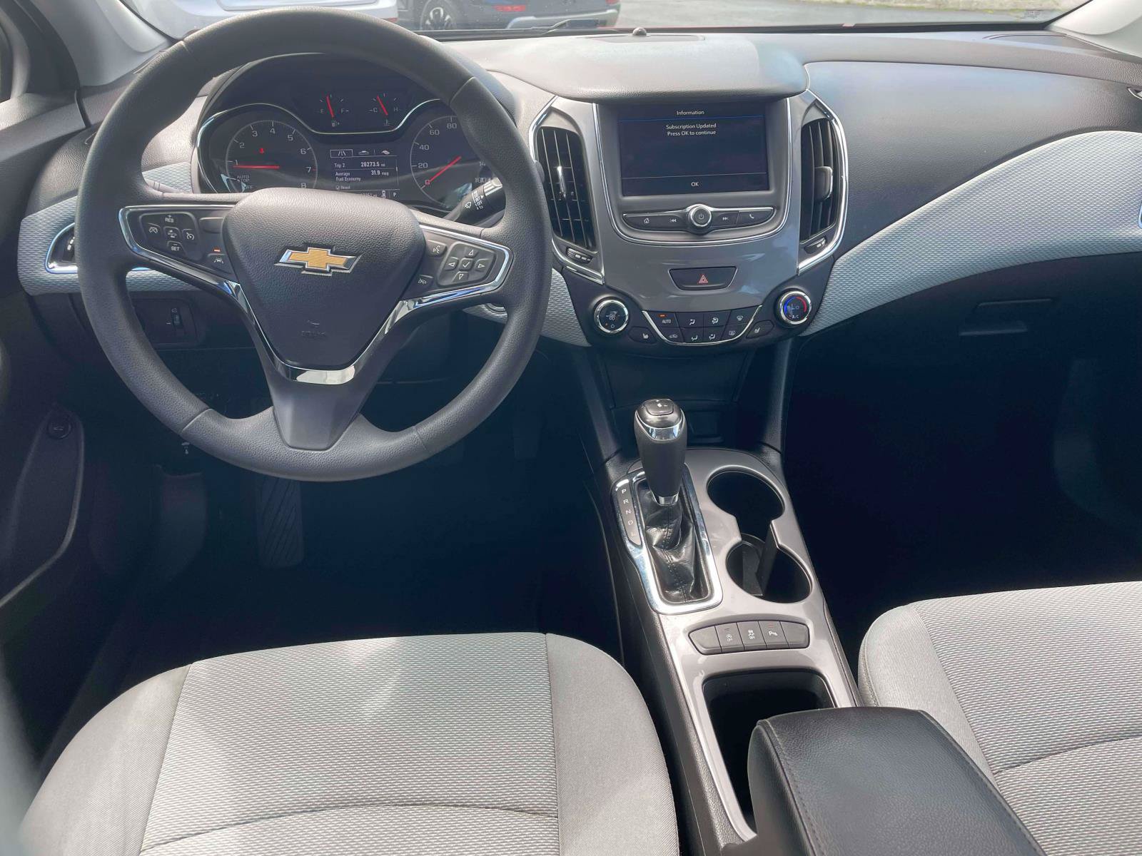 Used 2019 Chevrolet Cruze LT w/ Convenience Package FWD image 7