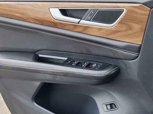 Certified 2025 Volkswagen Atlas SE image 6